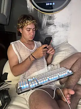 Онлайн чат XXX AngelLatinBoy