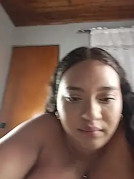 EmiliaTorrez live XXX chat