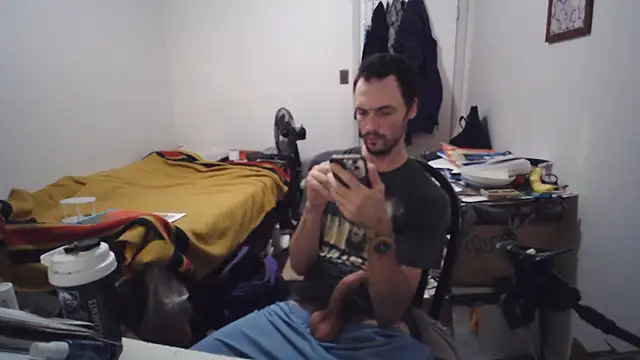 JohnnyMoves' Live XXX Chat