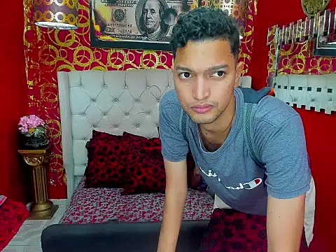 PEINBOYS Adlı Modelin Canlı XXX Sohbeti