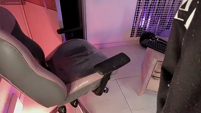 sofi_soft_ live XXX chat