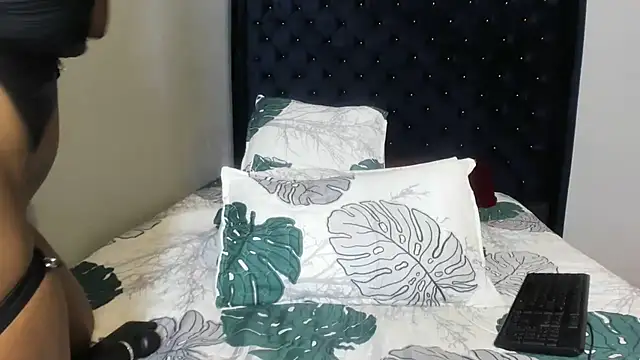 ConnieSmall24 webcam show