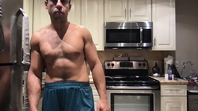 BigGuyMuscle live XXX chat