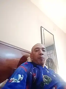 Cain180k élő XXX-chatje