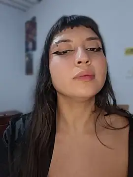 Lubnna live XXX chat