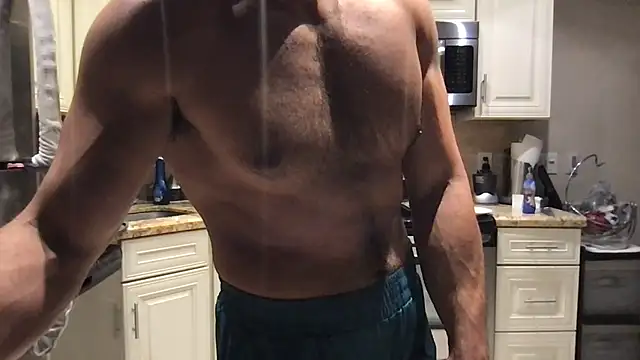 BigGuyMuscle élő XXX-chatje