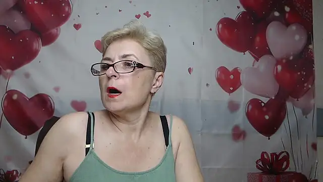 EmiliaGree's Live XXX Chat