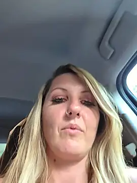 SheIsSomething Chat XXX in diretta