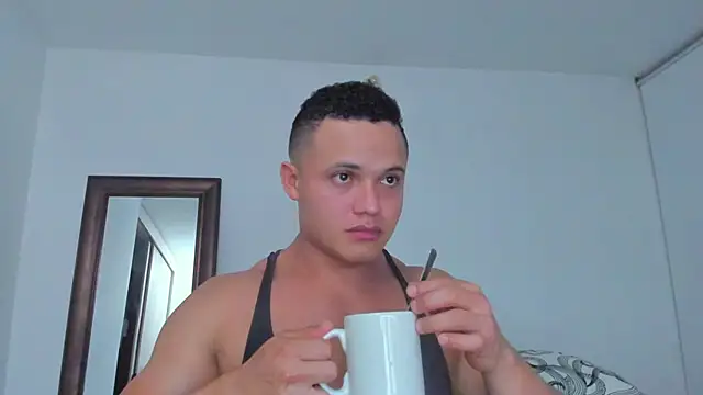 צ'אט XXX בשידור חי של KingLevi01