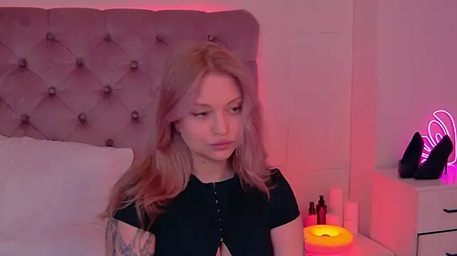 MyrHilton Live XXX-Chat