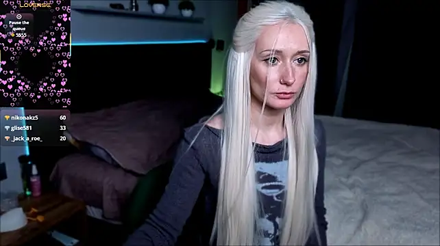 EllaNoirr Live XXX Chat