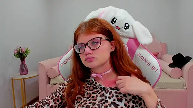 ChloeHalses' Live XXX Chat