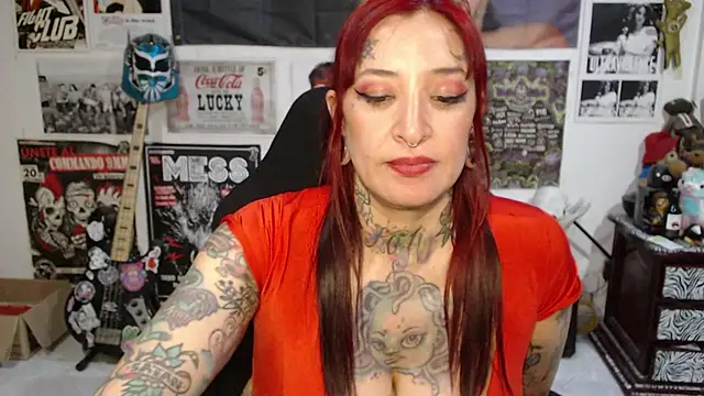 Rollyderolandia666 Adlı Modelin Canlı XXX Sohbeti