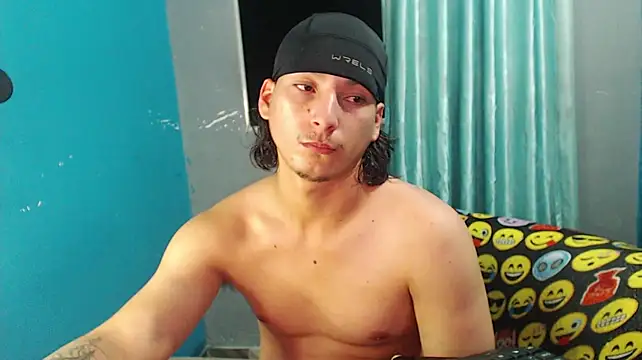 MrKingsaintx Adlı Modelin Canlı XXX Sohbeti
