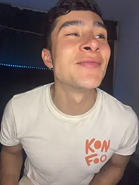 AustinJones_ Adlı Modelin Canlı XXX Sohbeti