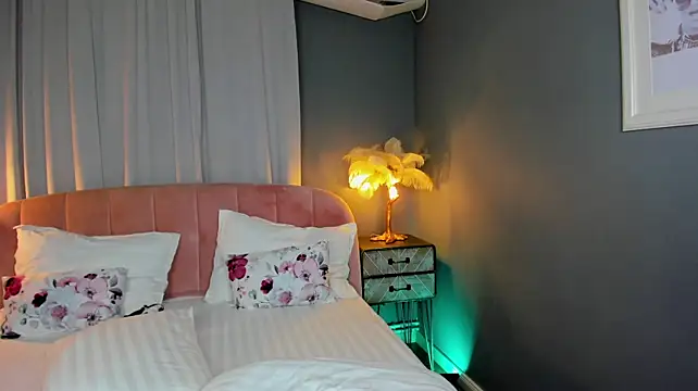 AmedeeaBanks' Live XXX Chat