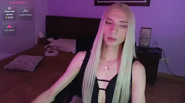 mirandahabach333 webcam show