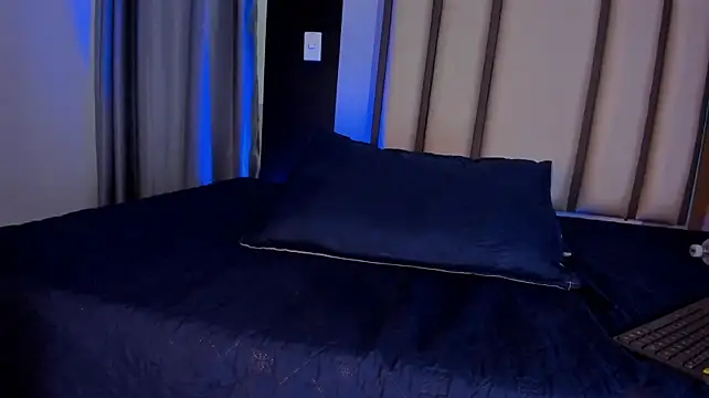 Luca_noir live XXX chat