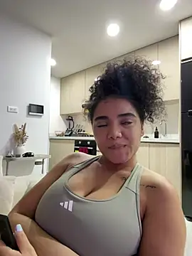 Chat +18 de Curlyierr ao vivo