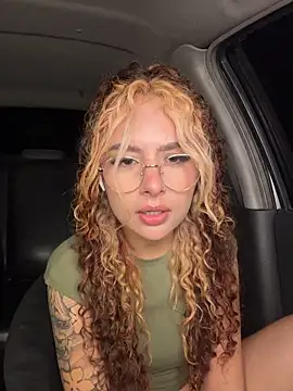 Joyce-fire Adlı Modelin Canlı XXX Sohbeti