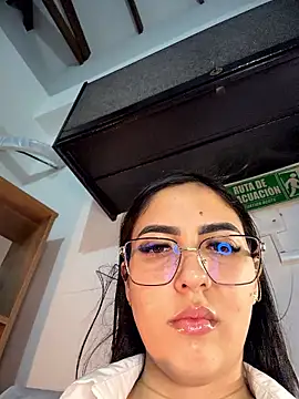 XXX chat uživo modela I_AM_SOPHIE_