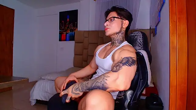 DennisWalkerr Adlı Modelin Canlı XXX Sohbeti