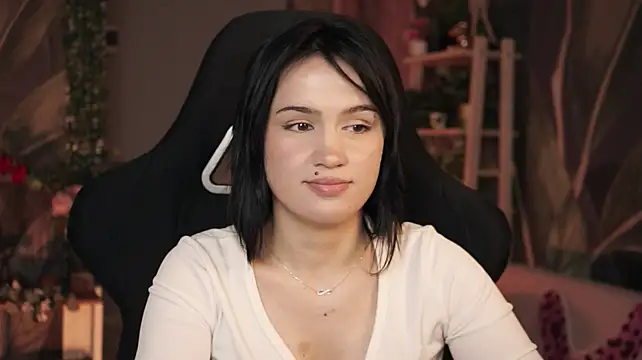 MonicaFarmer's Live XXX Chat
