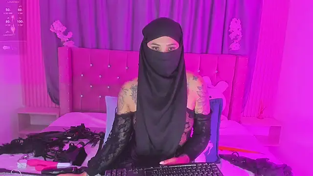 Nayla-Mouna Show in webcam