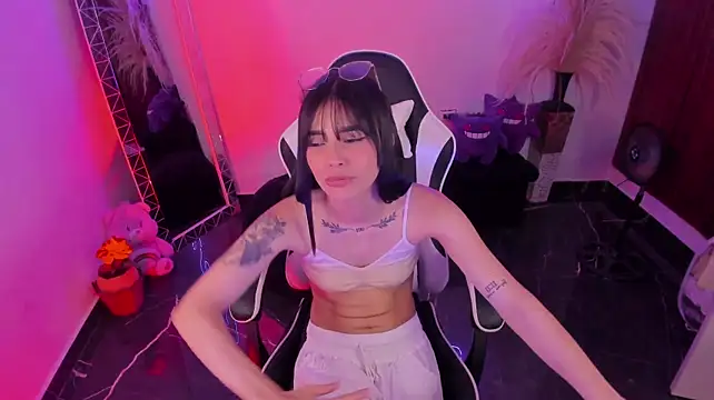 CarolineEvanss_11's Live XXX Chat