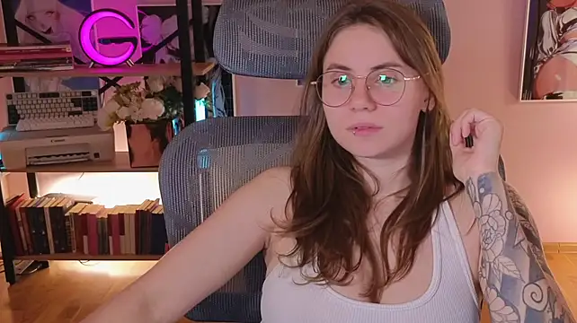_AnnaStark_ Adlı Modelin Canlı XXX Sohbeti