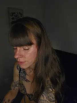 EmilieEdelana 即時 XXX 聊天