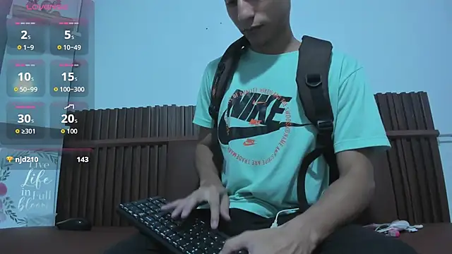 צ'אט XXX בשידור חי של choco_dick_
