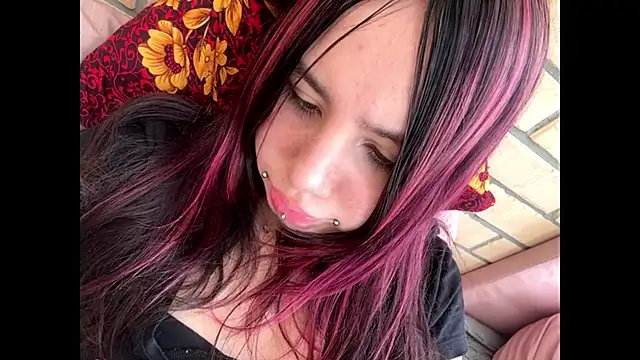 IronicBuckle Chat XXX live