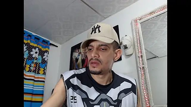XXX chat uživo modela Latin26cm