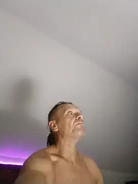 Show modela INVISIBLEKUBA na web-kameri