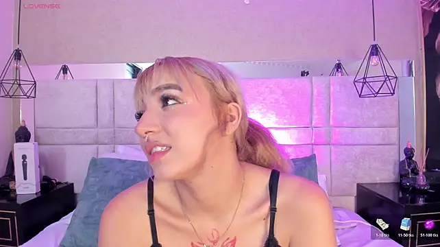 แชท XXX สดของ SamaanthaMiller