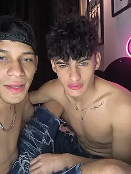 Boys_Eyes: διαδικτυακό σόου στην κάμερα