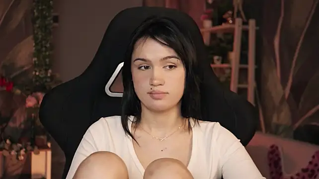 Chat +18 de MonicaFarmer ao vivo
