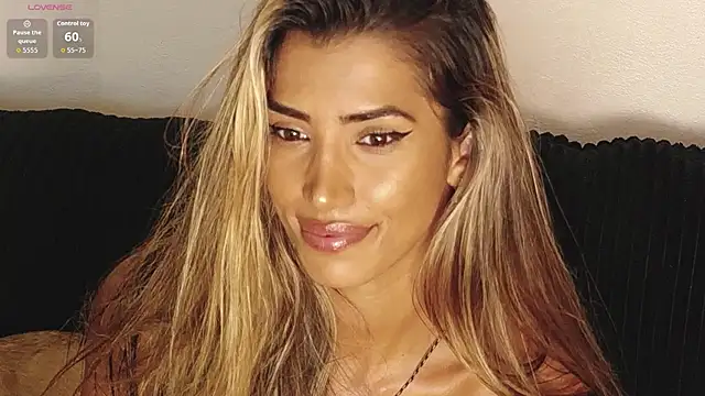 JulyaKass Adlı Modelin Canlı XXX Sohbeti