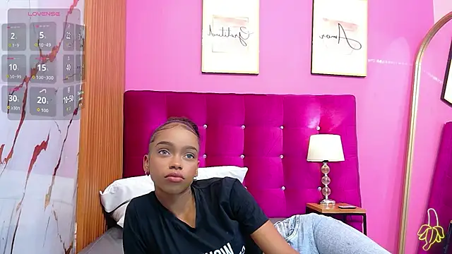 littleebonymommy Chat XXX live