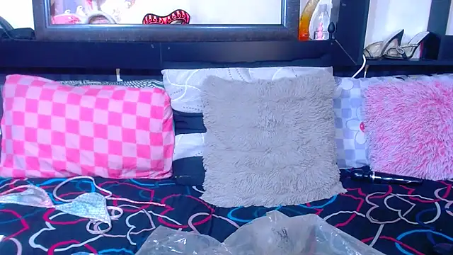 YoungBarbiexx 现场XXX聊天