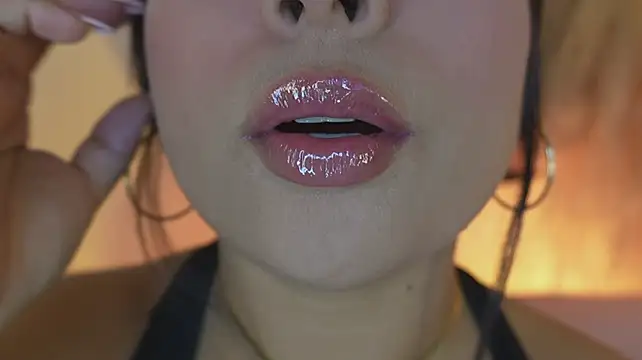 mia_roux1's Live XXX Chat