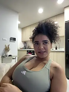 Curlyierr live XXX chat