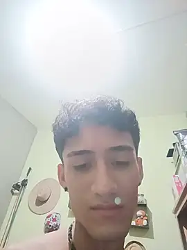 Show modela GKeJaviw na web-kameri