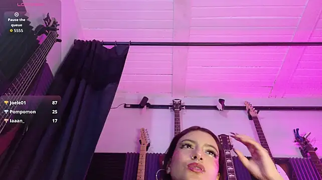 Chat +18 de valentinaMilan69 ao vivo