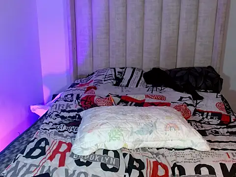 Little_ebonyx's Webcam Show