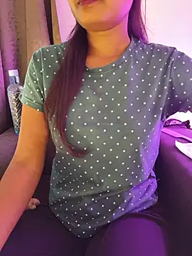 yhona_darling Adlı Modelin Canlı XXX Sohbeti