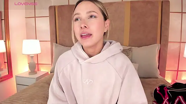 GretaVelvet Chat XXX live