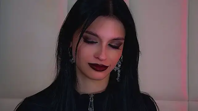 BeverlyMost live XXX chat