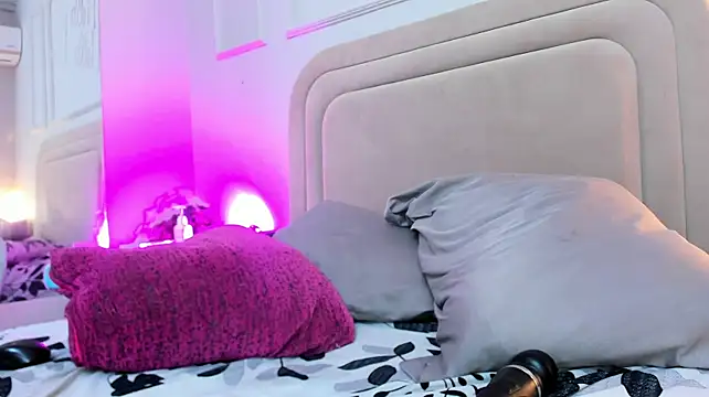 Kaylachannell Adlı Modelin Canlı XXX Sohbeti